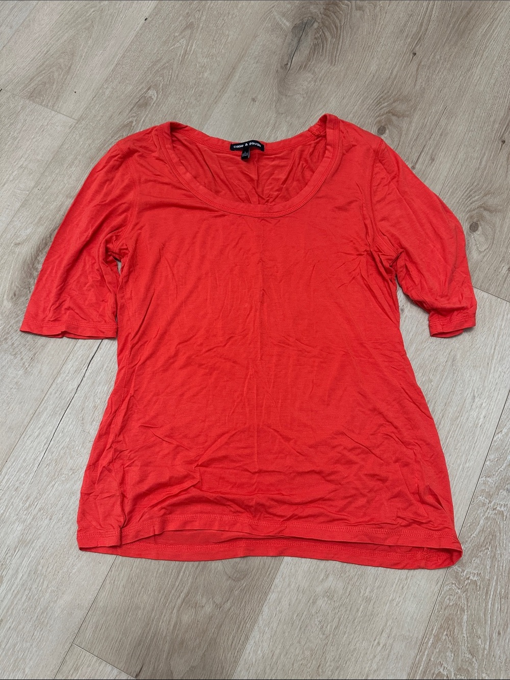 Cable & Gauge Scoop Neck Short Sleeve Top in Red